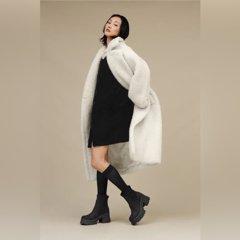 UGG Brooklyn Water Resistant Chelsea Boots - Picture 13 of 14